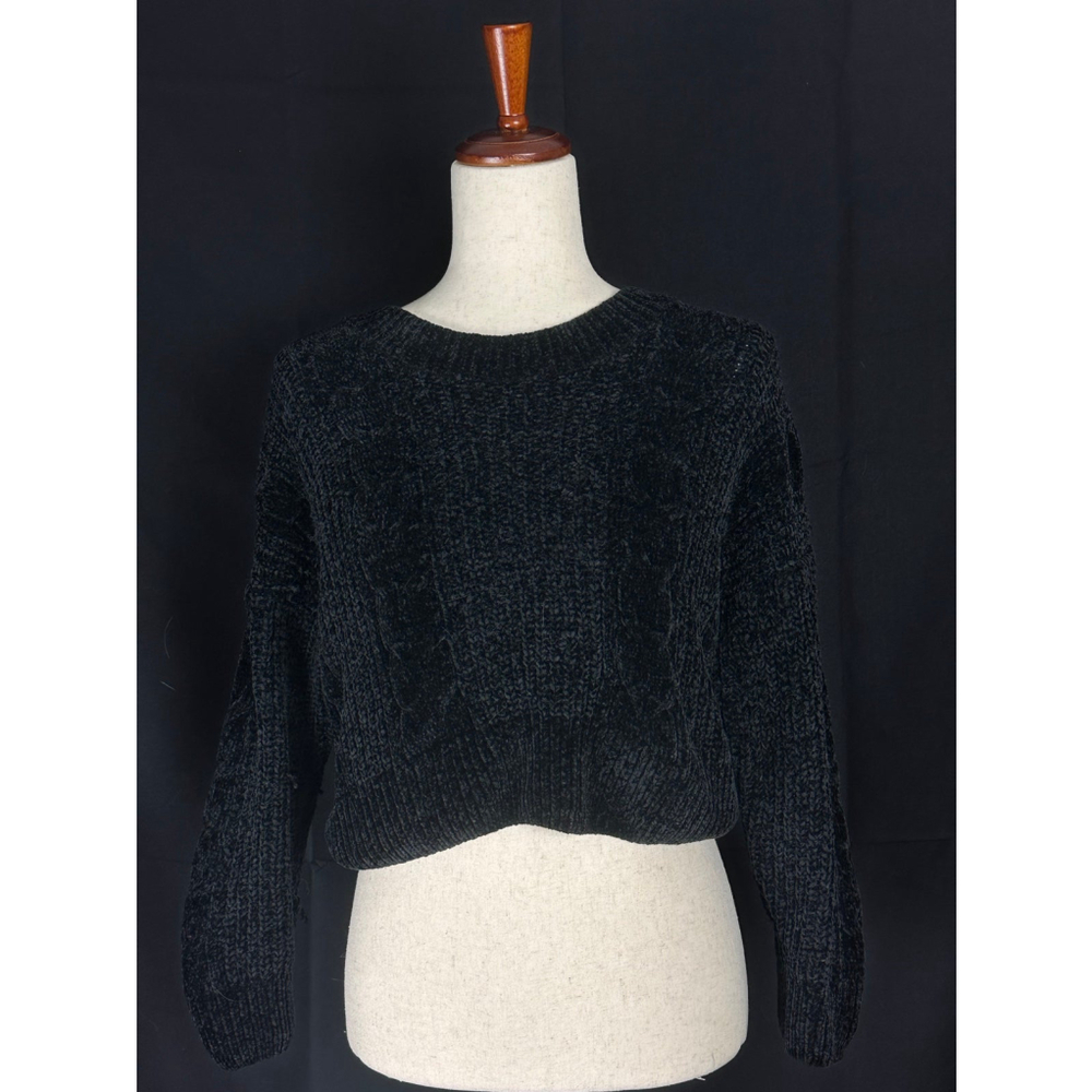Cropped velvet black sweater